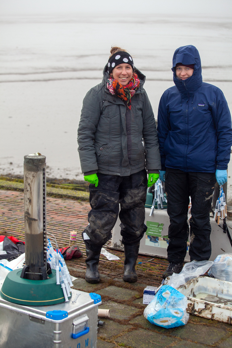 2 persons at sampling of sediment and pore waters 