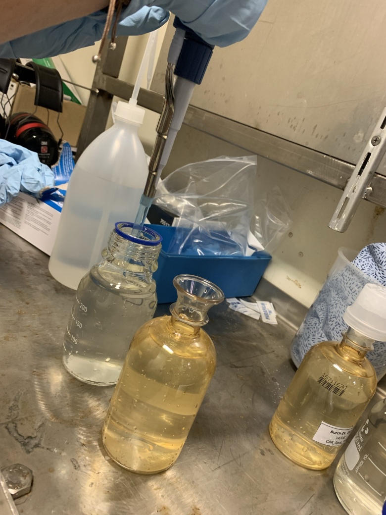 Sample fixation with glass bottles and a pipette